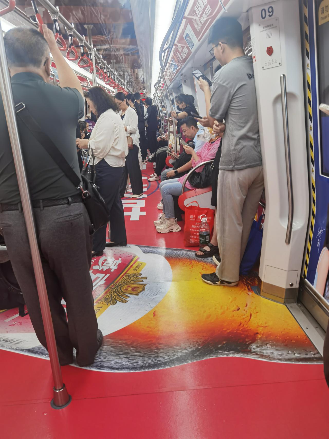 万万没想到，石家庄周六地铁早高峰人挺多 很少坐地铁，今天早上7点多坐地铁1号线去