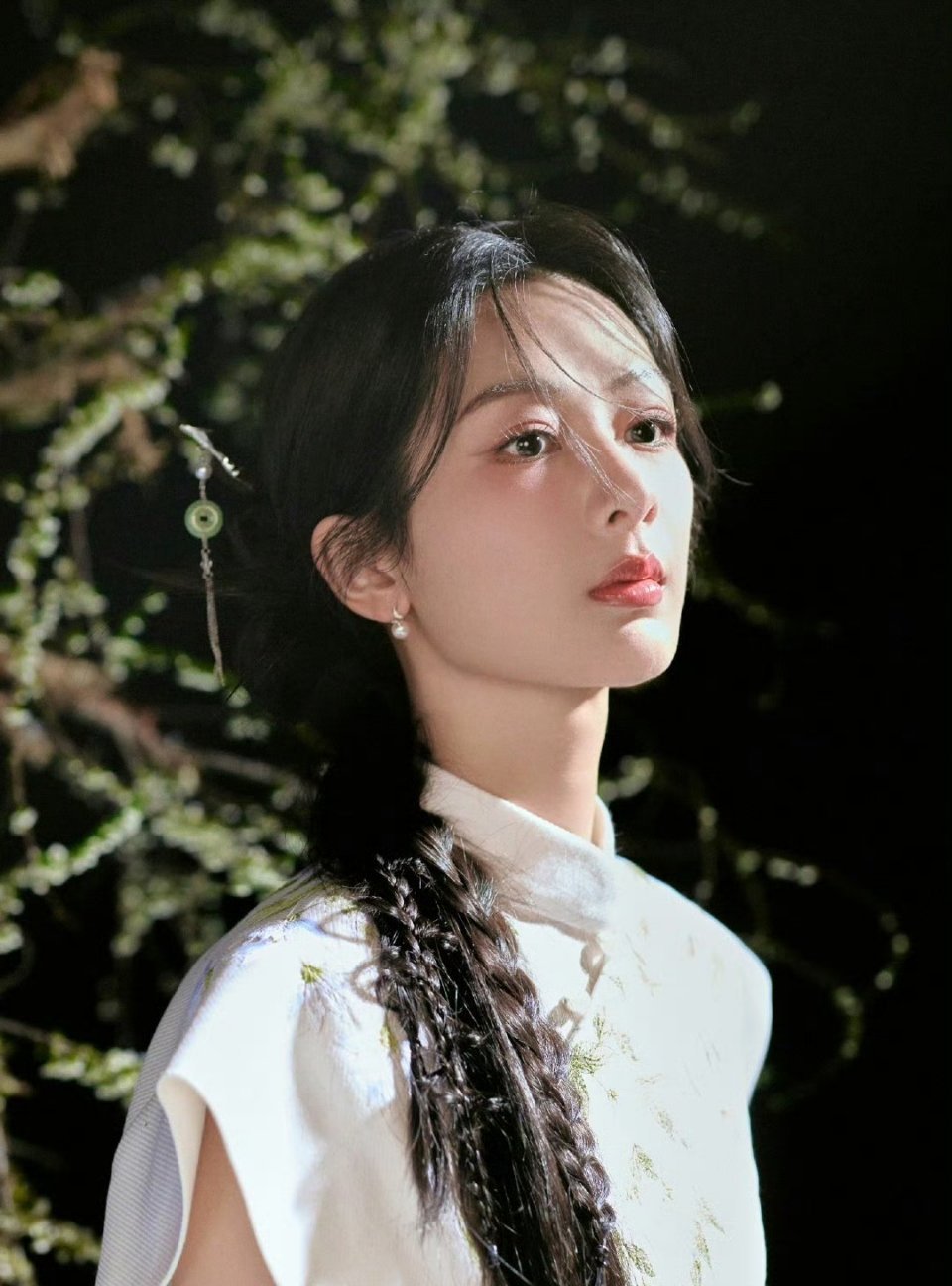 杨紫[超话]  yz杨紫董竹君yz杨紫玉兰花开君再来我有一点点甜，一点点可爱，还