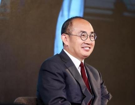 美国超级富豪苏世民，曾经公开放话：“美国正在把中国逼成无法战胜的对手！”随后，他