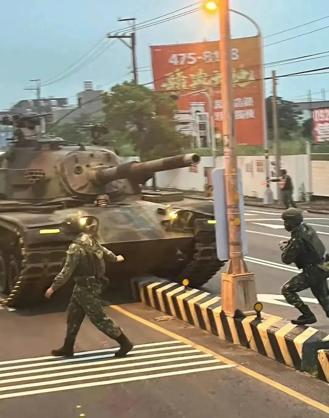 中国某部坦克兵在‬驾驶M60主战坦时，因为缺乏训练，技术不熟，直接操控‬失误。
