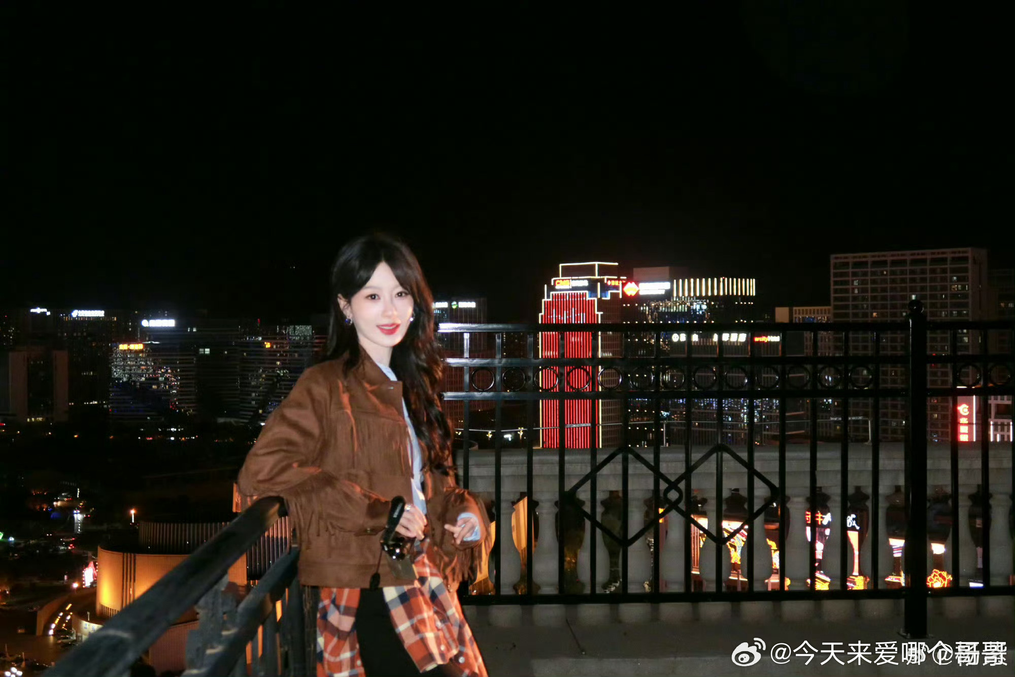 杨紫今日美照，秋日女友[期待][期待] ​​​