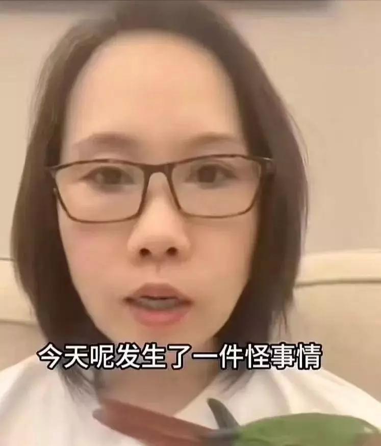现在这“拍花子”的事儿真不是传说！就像有商场里一女子跟陌生人走了。之前我闺蜜也在