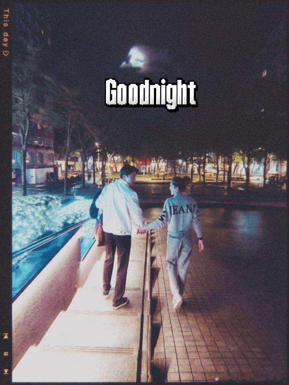 邱泽许玮甯牵手散步 深夜在街头散步的普通夫妻，邱泽一手给老婆拿衣服，一手和老婆十