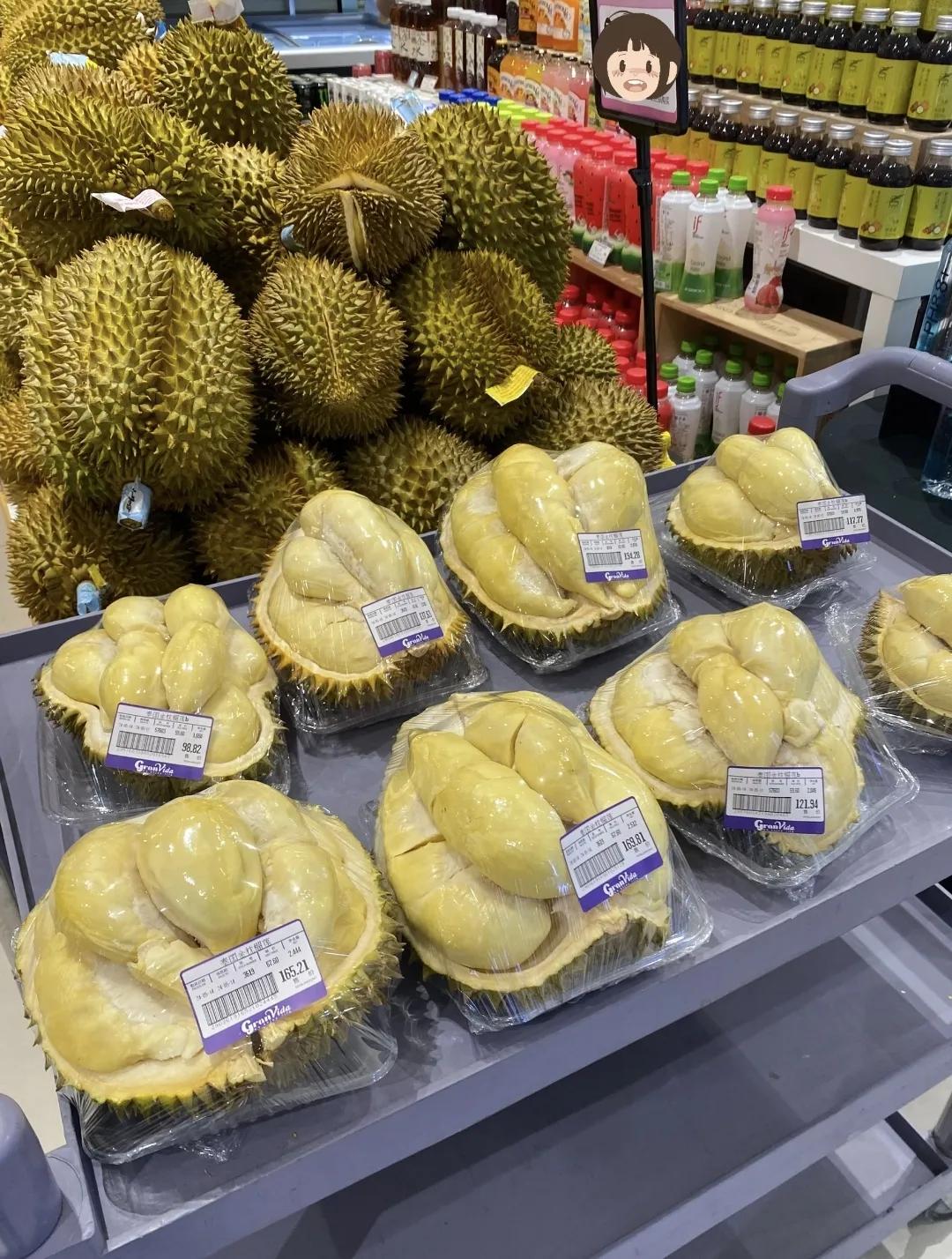 发工资了，一共发了2200，花不完，根本就花不完！
1，赶紧带着孙子去超市，买了