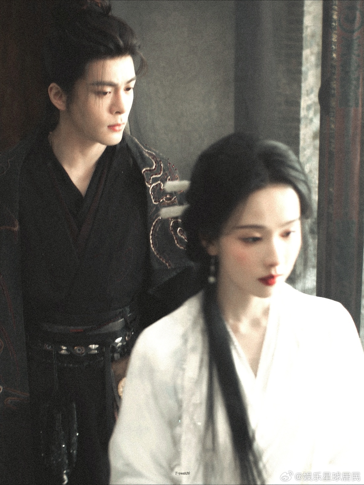 武拾光雾妄言白头偕老了泪目又心动！看着他俩从少年并肩到白发牵手，一整个岁月流转，