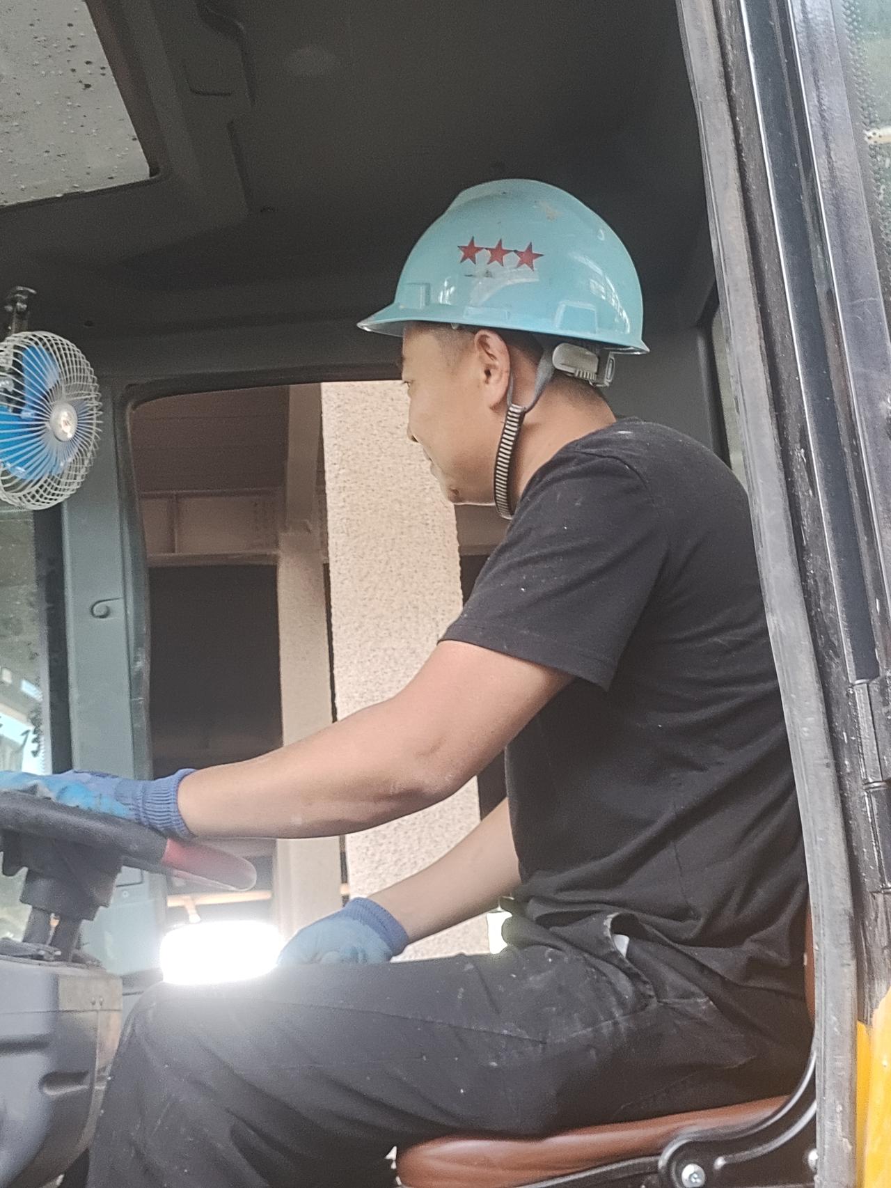监理为施工老板打工错了吗？
 
今天是2026年5月11日，周一，早上八点工程例