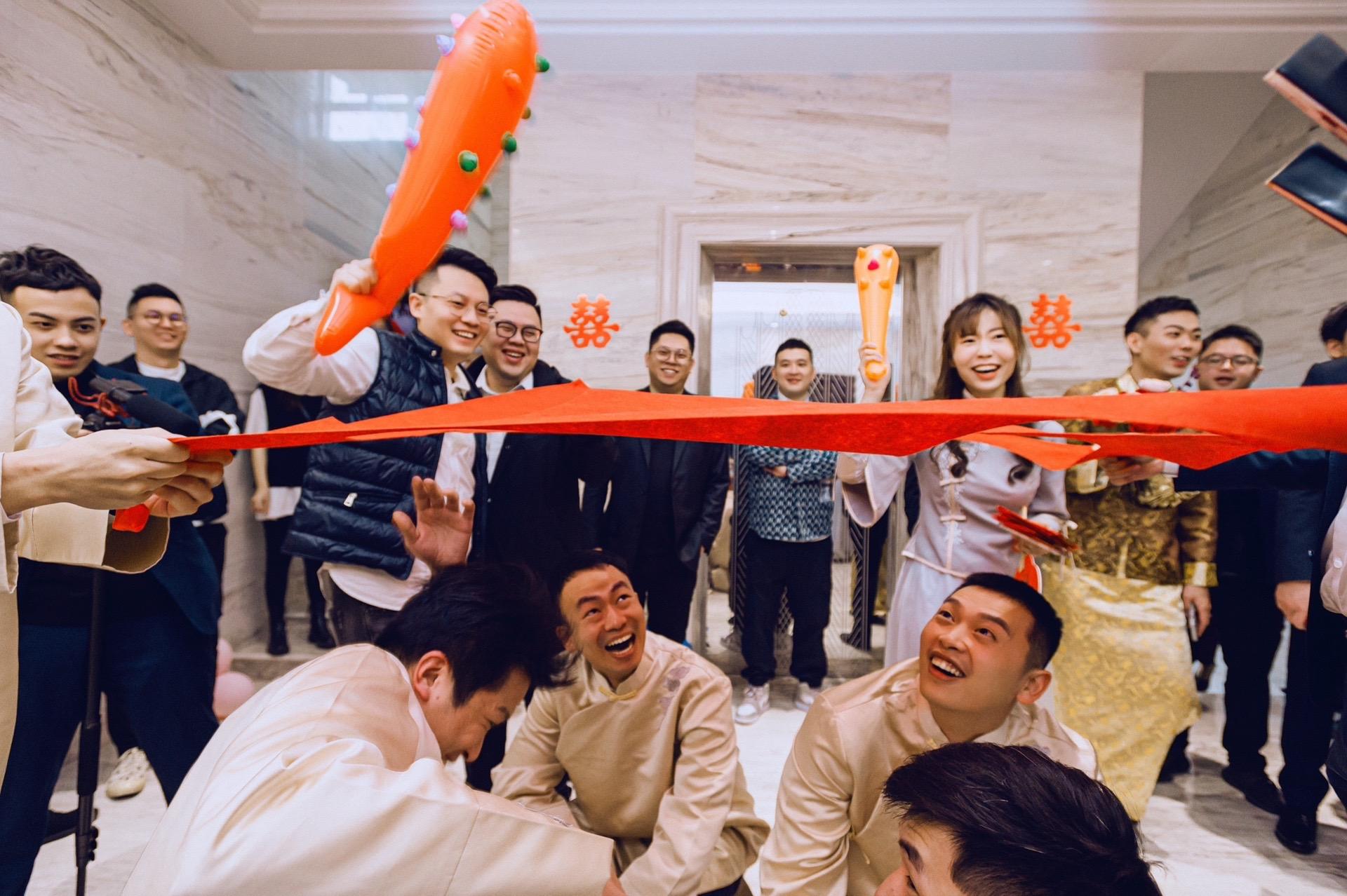 婚礼中的情绪是多元化的 不仅是两个人在那傻笑