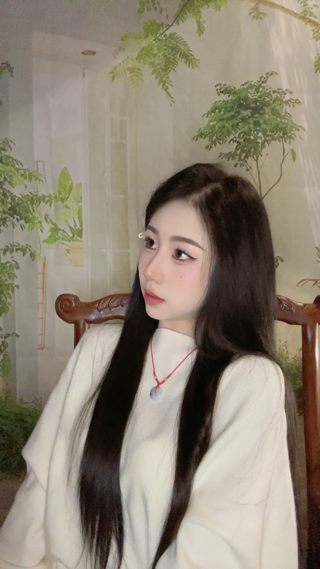 我偏要做这傲于高墙上的凌霄花