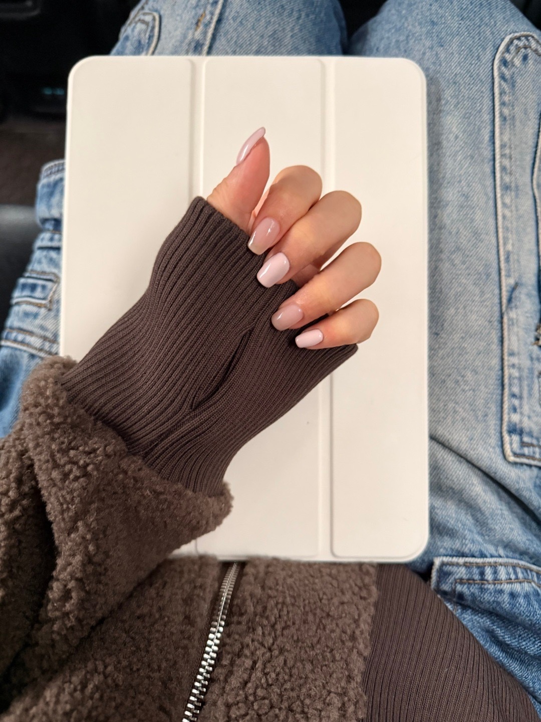 今天做的美甲 很简单的款式 