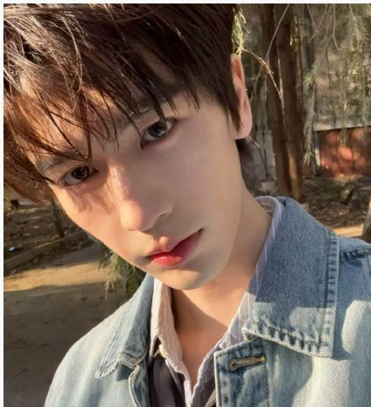 张凌赫比耶live 哇 张凌赫比耶怼脸 哇，张凌赫比耶live，扑面而来的春天气