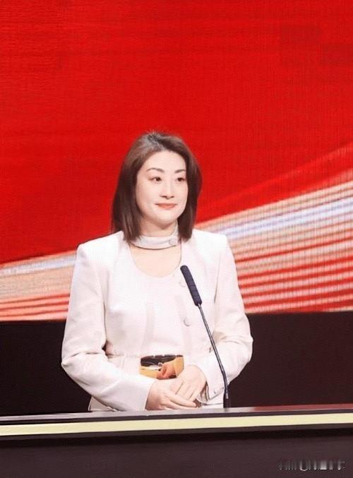 宗馥莉的宏胜改革布局，与其说“清洗”，不如说“破局”。宗馥莉从娃哈哈的“继承人”