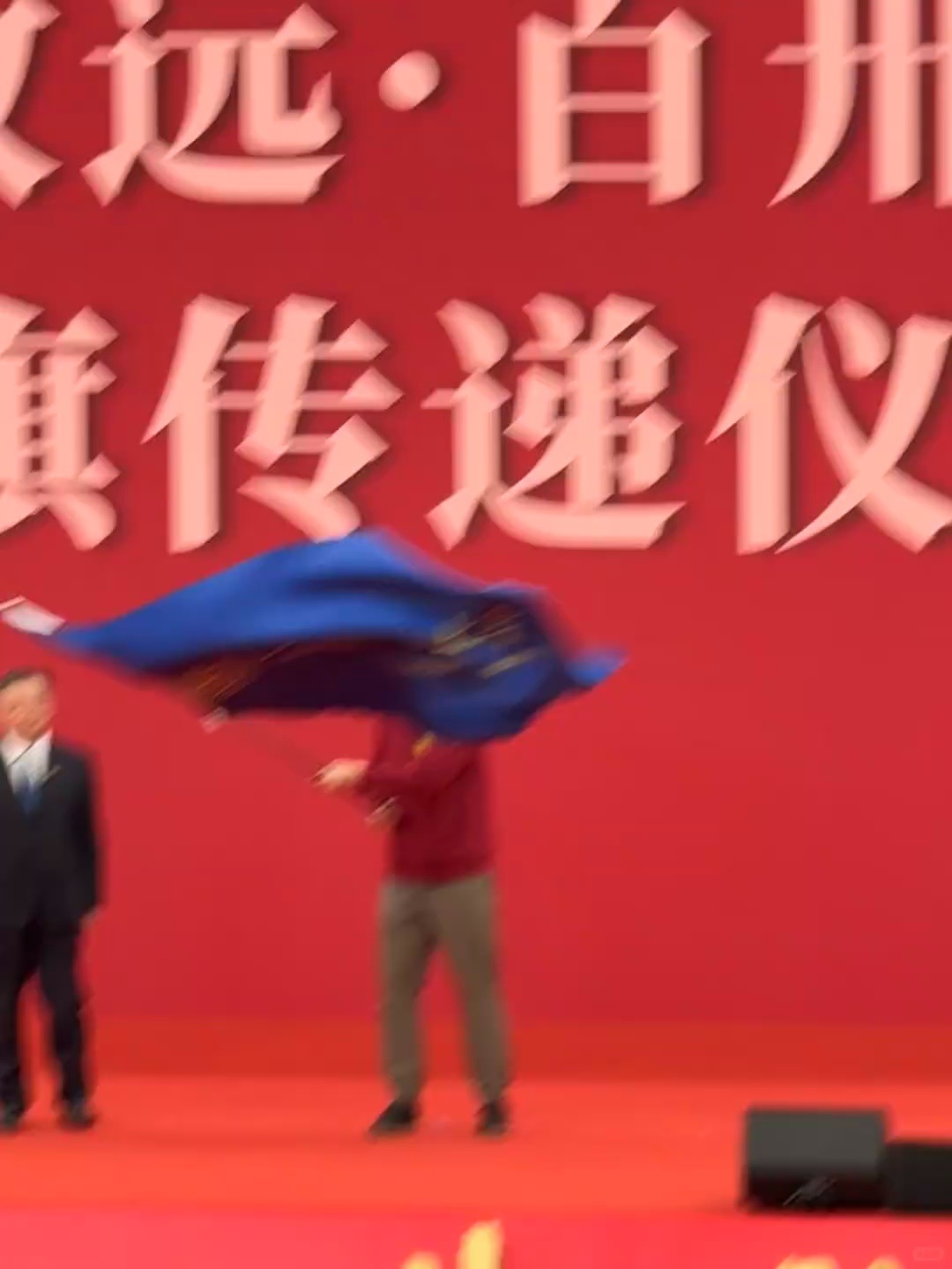 SWim进行时 『10269』20260406 上海交大学百年校庆红衣小顺向你走