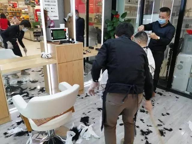 天价，理头发半小时要138元！
青岛妈妈以为自己听错了，她再次问多少钱？理发师说