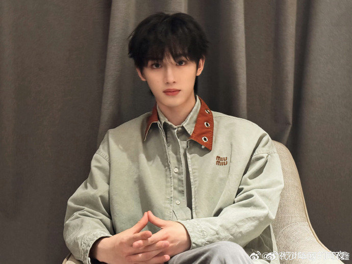 丁程鑫穿miumiu丁程鑫miumiu适配度 丁程鑫miumiu适配度 