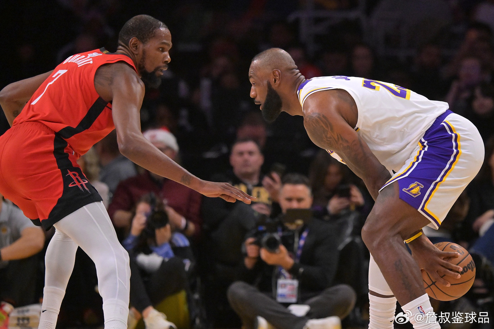 NBA常规赛，火箭107-105击败鹈鹕。本场比赛杜兰特出战40分钟，投篮24中