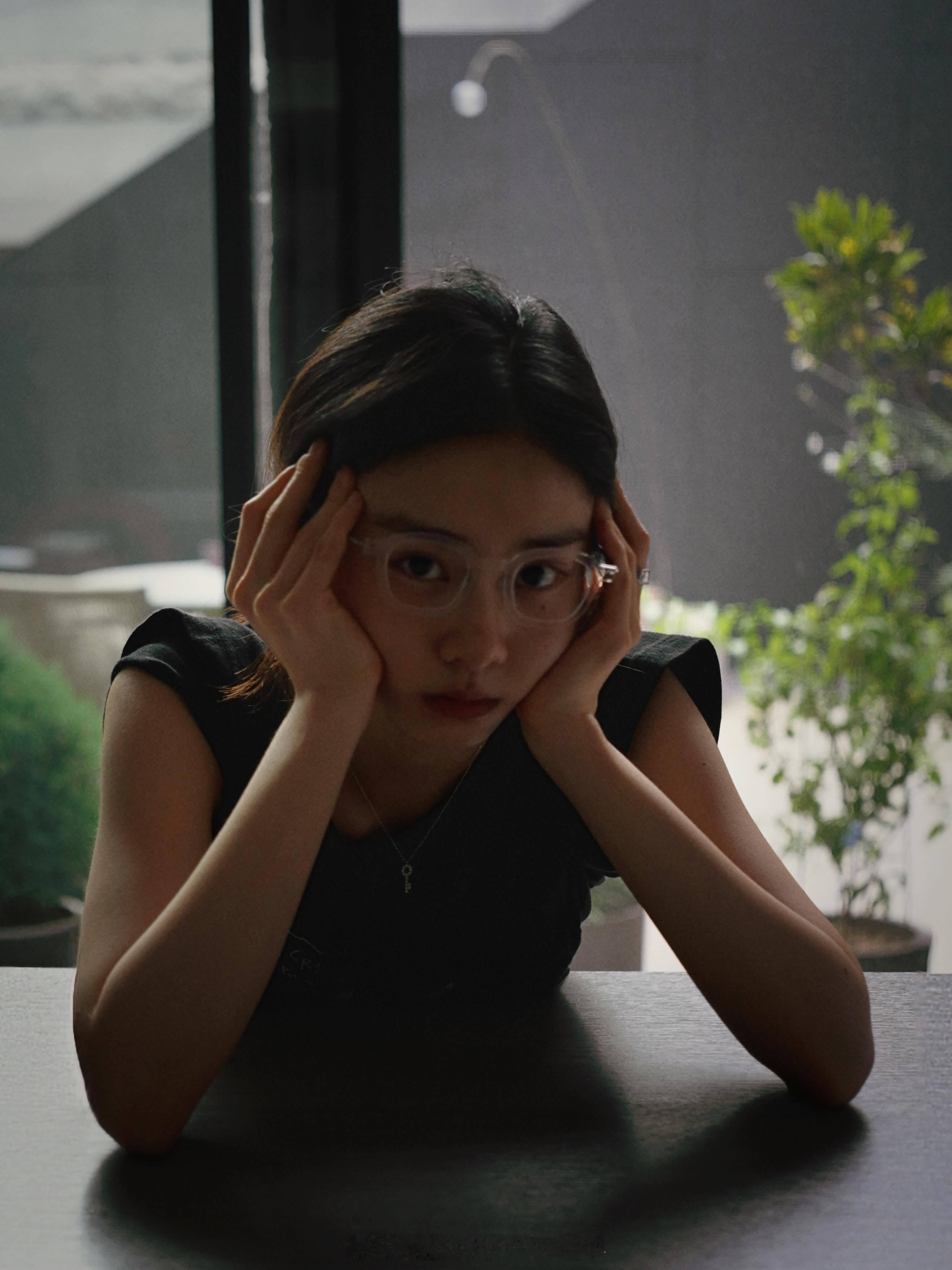 黄忆慈  今日份眼镜多👓