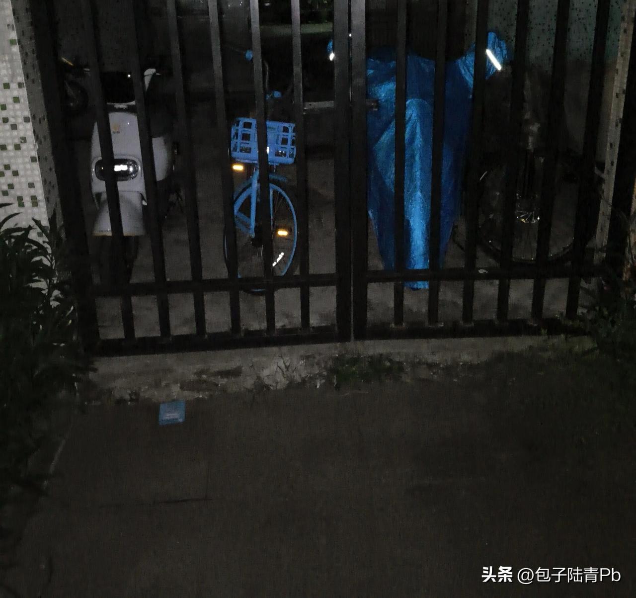 刚刚经历了一场“鬼压床”事件，现在想起来还心有余悸！[石化]

凌晨一点钟看小说