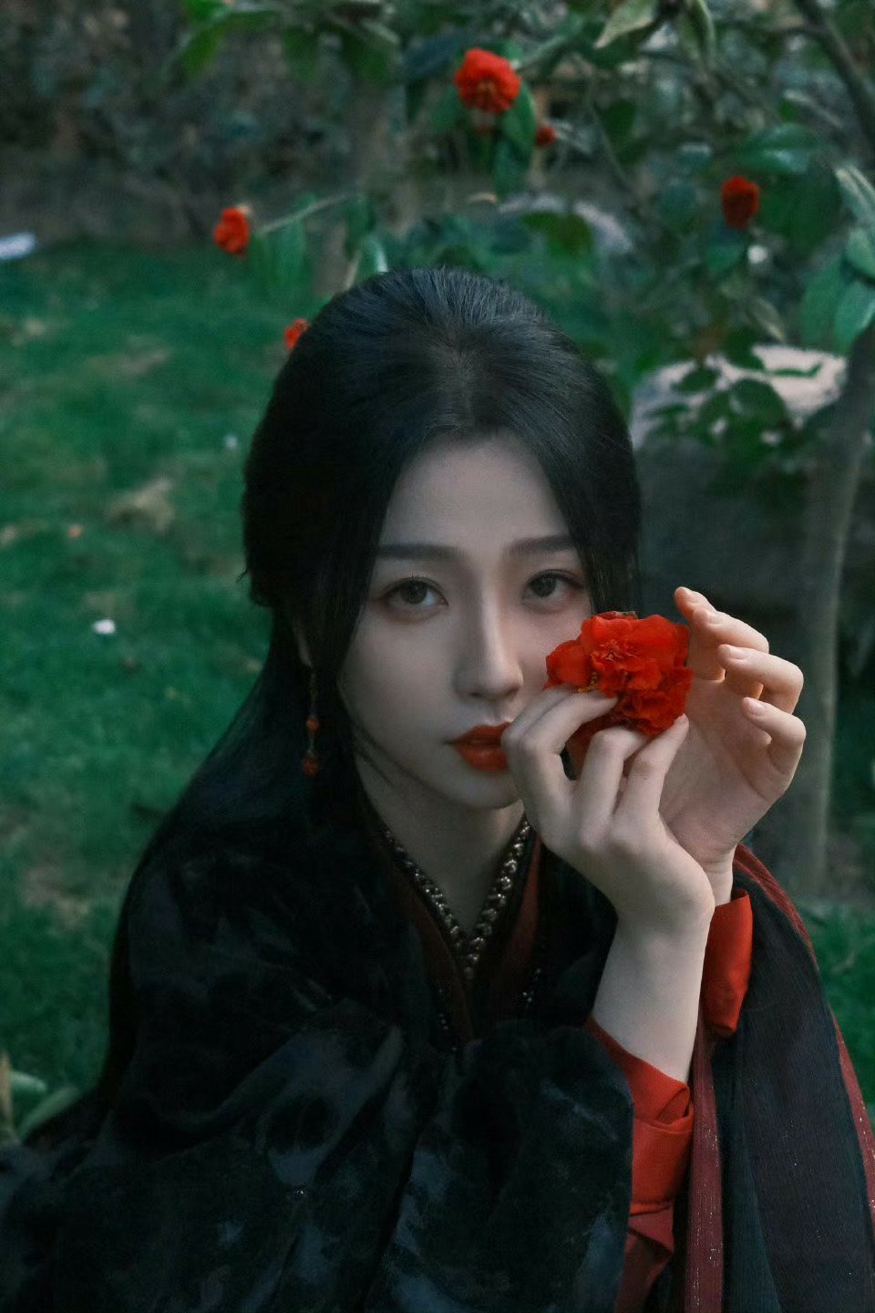 你到底是谁🌹 