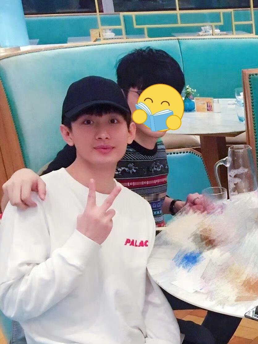 来自业内分享，“我不鼓励追星，因为艺人只是一个工作身份，但成毅值得被喜爱”粉上成