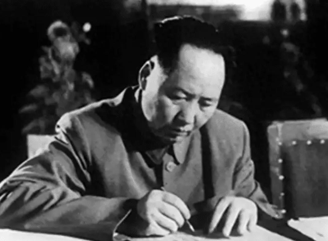 1970年，日本即将向中国履行1200亿美元的战争赔偿款，毛主席却大手一挥：这钱