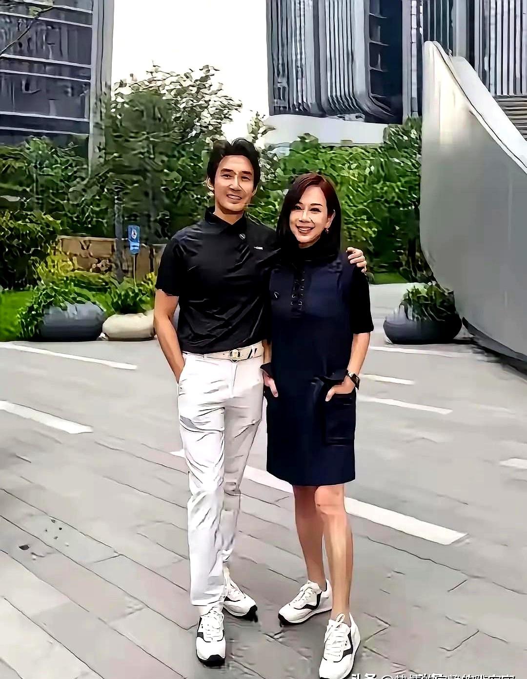 午后刷屏时跳出一句：俩人颜值这么能打，不要孩子多可惜。
看着顺口，藏着的却是那套
