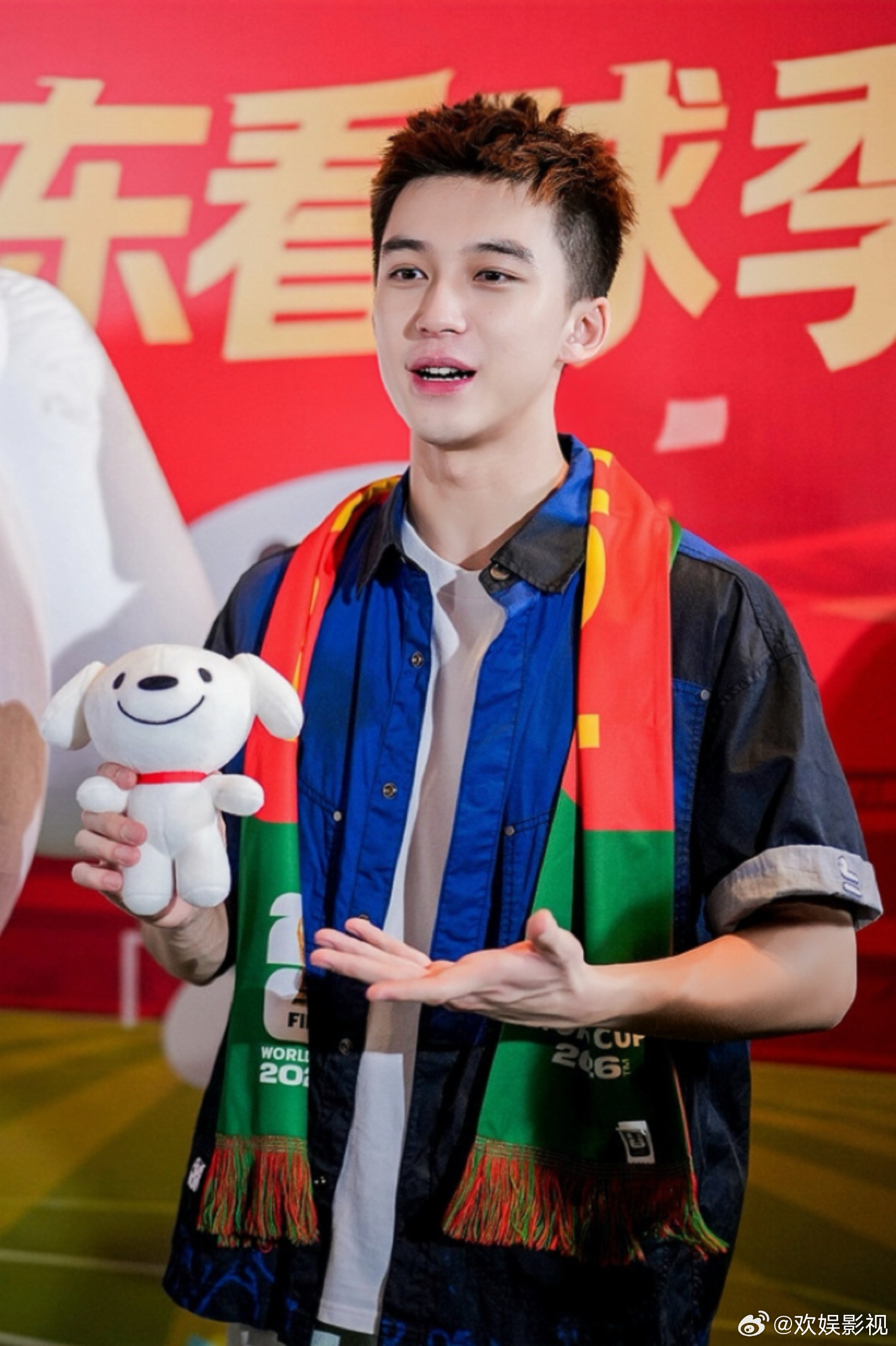 少年逐锋，踏梦前行。欢娱影视演员今日做客【小红书足球观赛季】品牌直播间。 