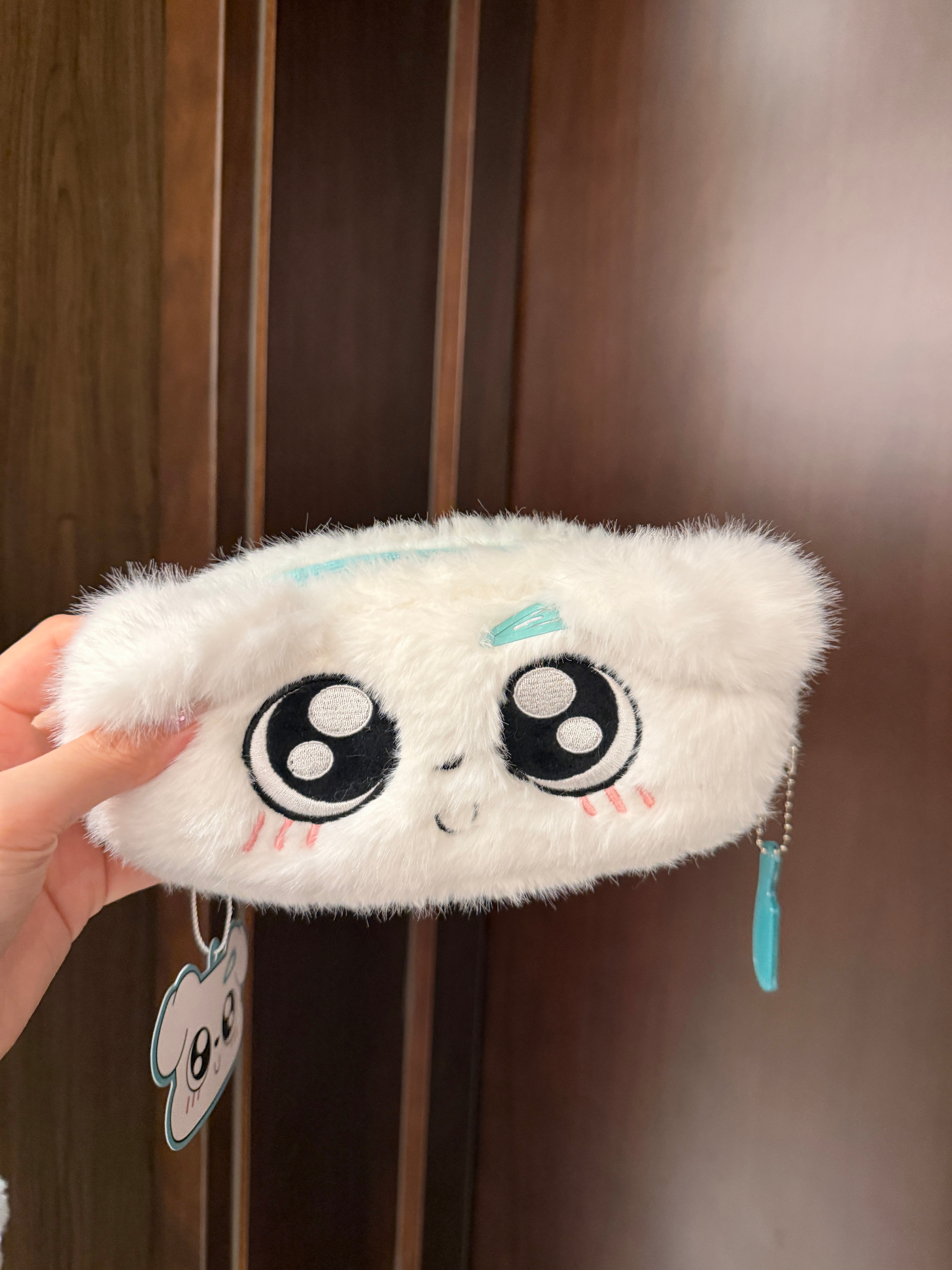钻粉专属 5个宝宝 这狗大眼笔袋一只 我觉得这个好可爱来的  用来装些化妆品非常