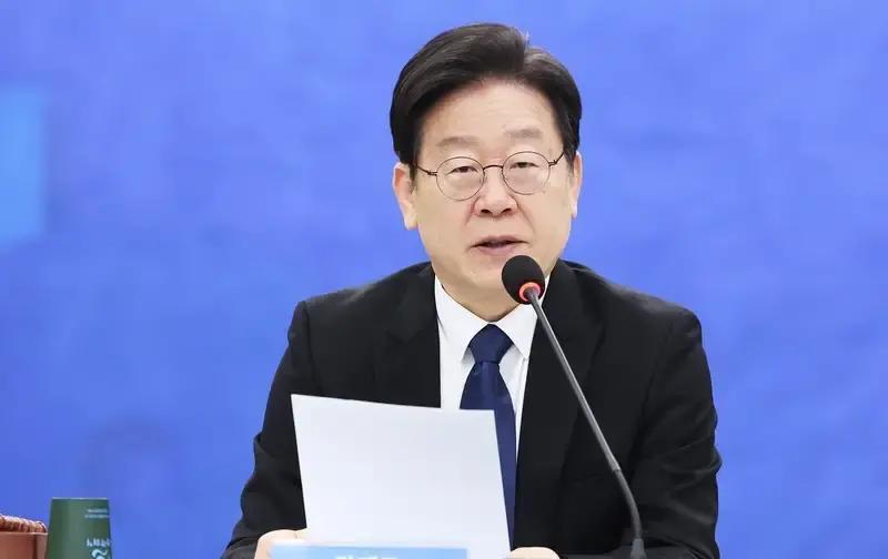 最近韩国总统李在明的涉华表态挺值得关注。当地时间11月23日，他在前往土耳其的专