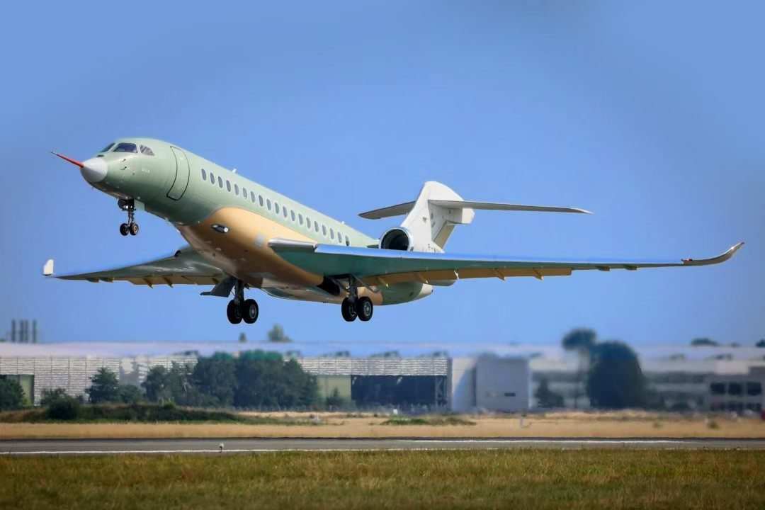 达索航空全新旗舰公务机猎鹰 10X 已于 2026 年 6 月 19 日顺利完成
