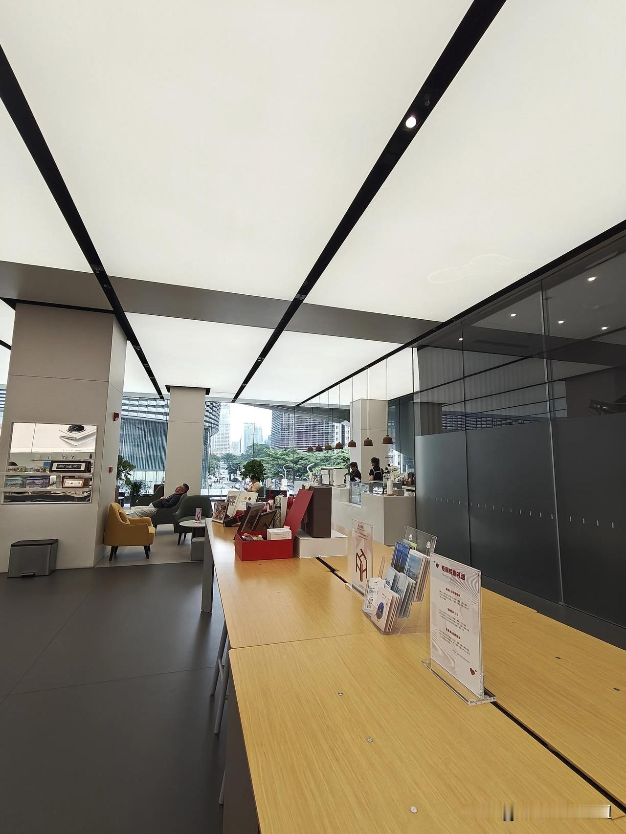 华为的会员服务真不错哦。
和朋友一起去看看华为手机，她要换个手机，而且华为会员日