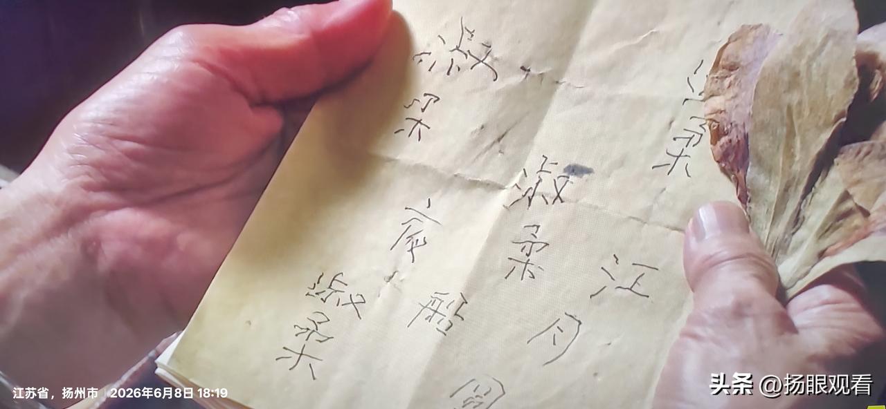 我看完电影《给阿嬷的情书》真的瞬间被拉回旧时光，本来以为是甜甜的恋爱小情书，结果