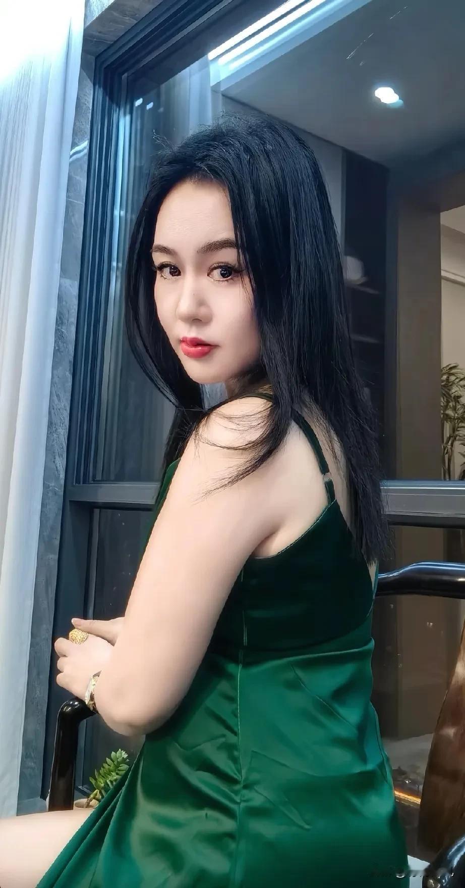 你发现没有
身边有一个能提供情绪价值的人
有多重要

你身边有个极具耐心的爱人