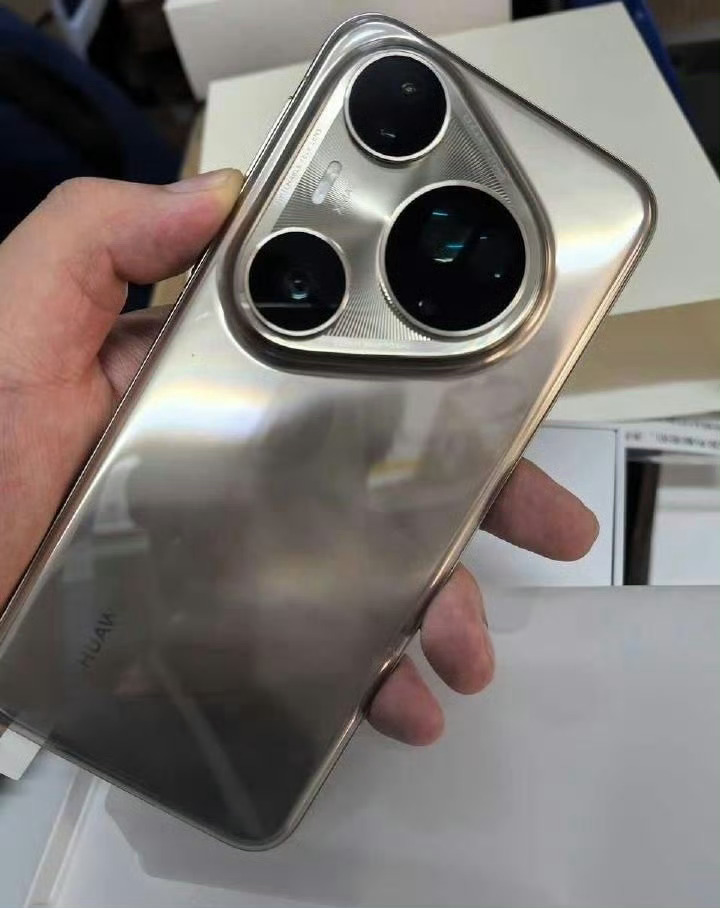 华为Pura80Ultra 真机？如果换成是除了华为之外的任何一家用这个设计，估
