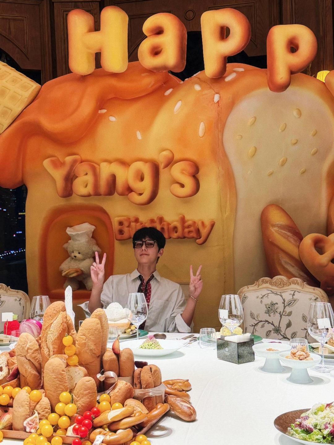 杨洋35岁发文杨洋把大家的祝福都稳稳接住了 生日快乐！ ​​​