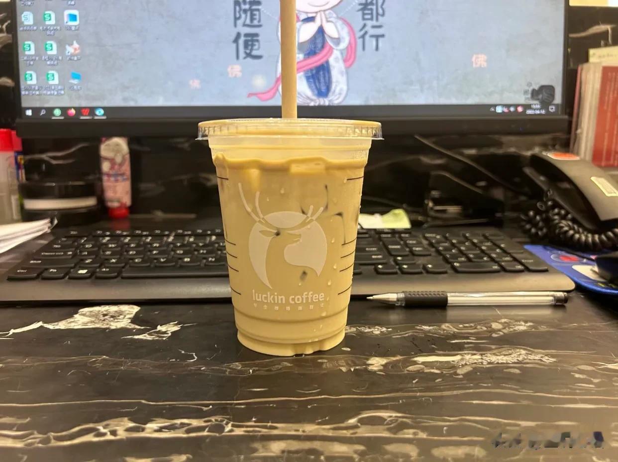 表妹说这个前台，我能干到退休么？
工资扣完五险一金，五千出头，公司吃饭只用每个月