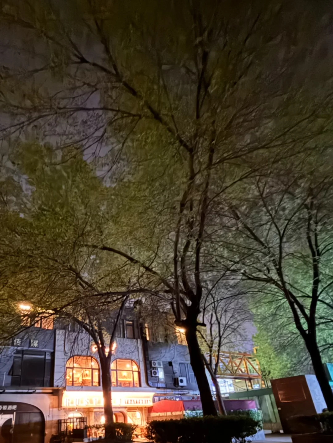 我发现男生对女生真心的喜欢是把她当小孩儿