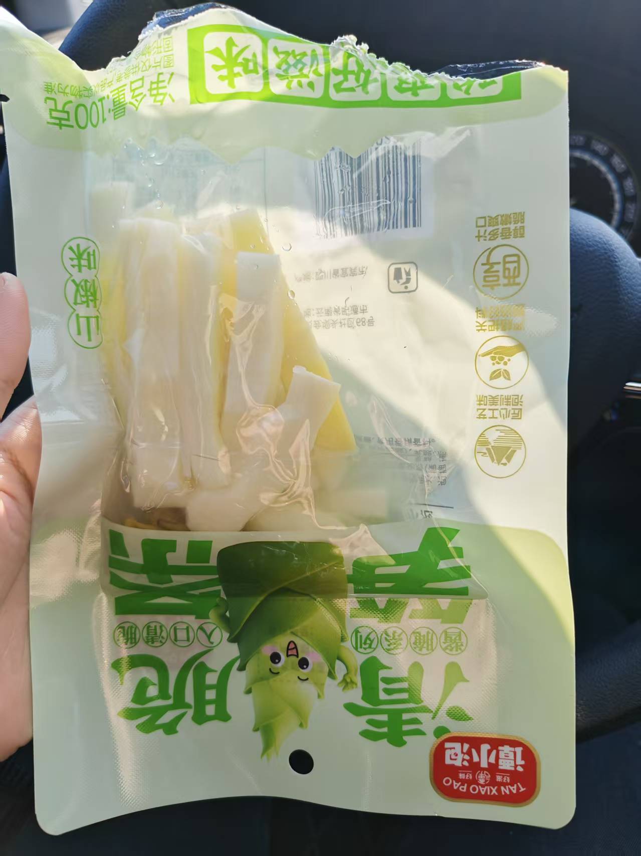 好想来测评谭小泡清脆笋条，笋条不够脆，泡椒味道体现不明显不推荐 