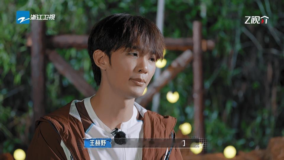 王赫野对上季节目组不给加滤镜怨念拉满，这季果断自己动手搞梳妆台，狠狠提升了男队的