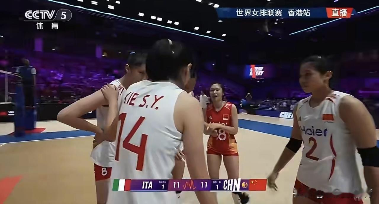 中国女排这1分02秒的长回合太好哭了[流泪][流泪][流泪]第三局双方11-11