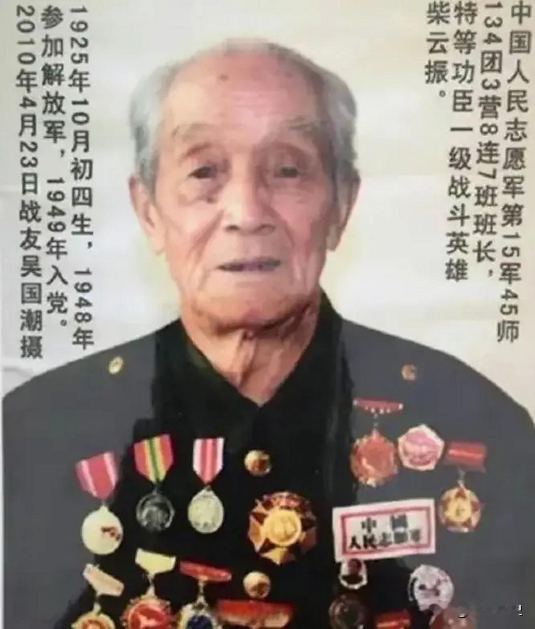 报上登的寻人启事，儿子一眼就盯住了那个名字。

他把报纸递过去，指节敲了敲那行字