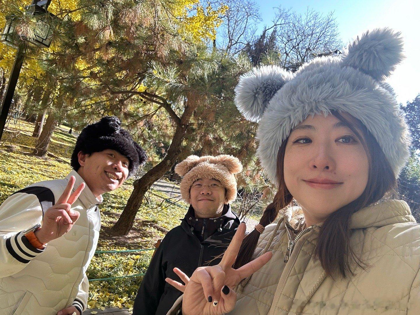 大风天五分钟凑九张图也是不容易，都快成龙卷风了，差点被吹回家。大家对组帽都很满意