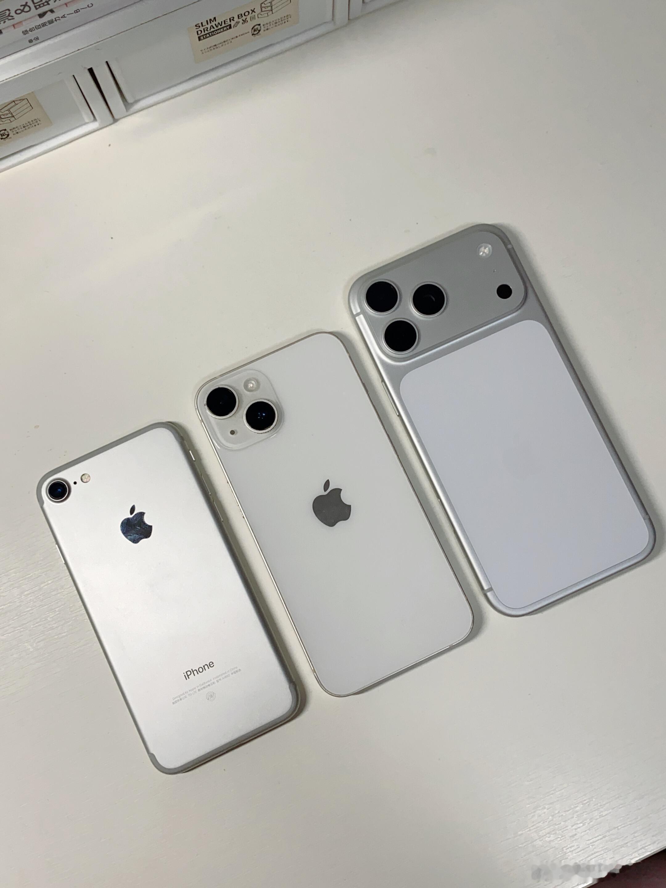 iPhone17PM 上手感受缺点：机身偏大，单手操作不便；重量偏高，长时间握持