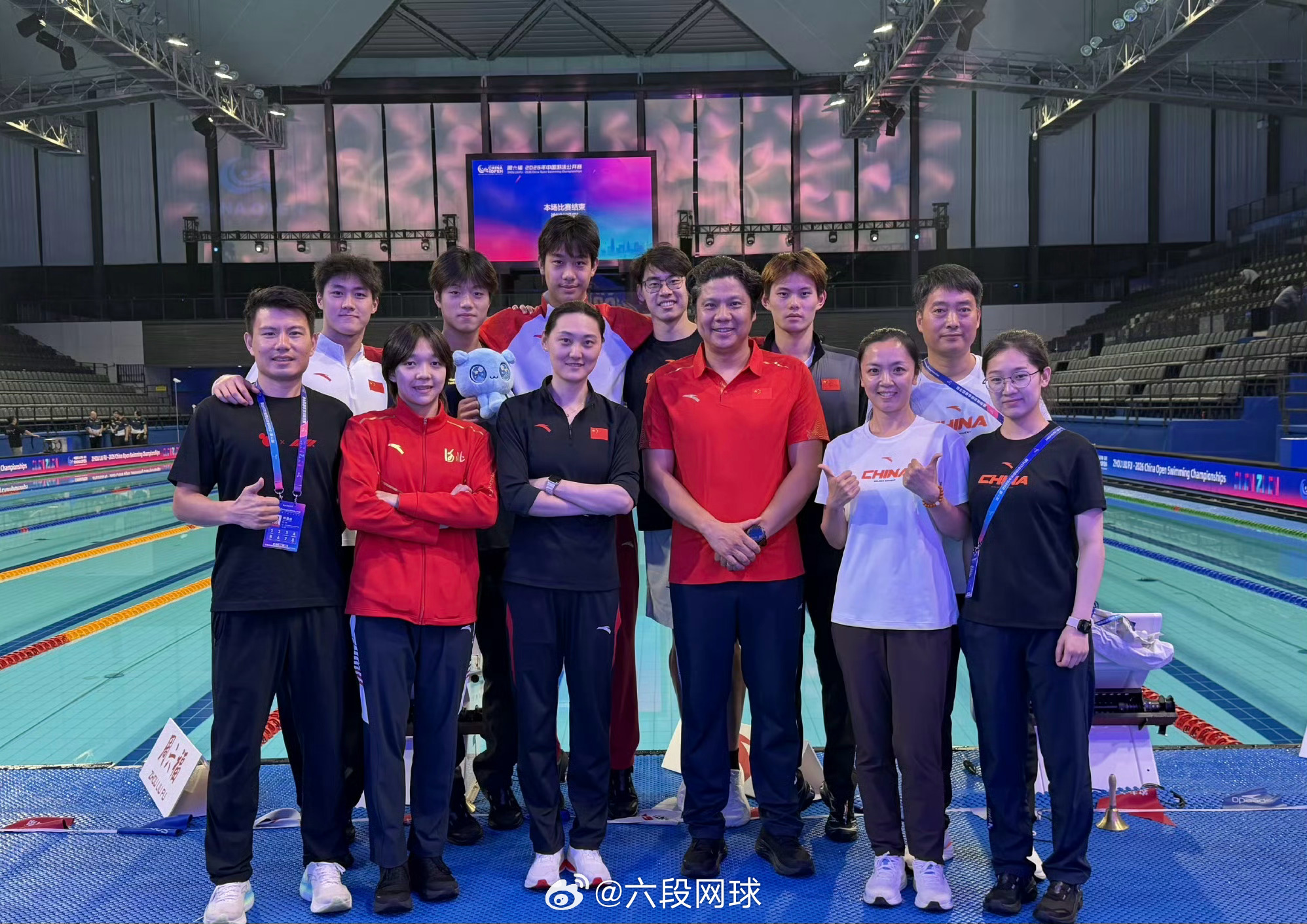 张展硕我们杭州见在中国游泳公开赛斩获4金的张展硕更新社媒：我们杭州见！中国游泳队