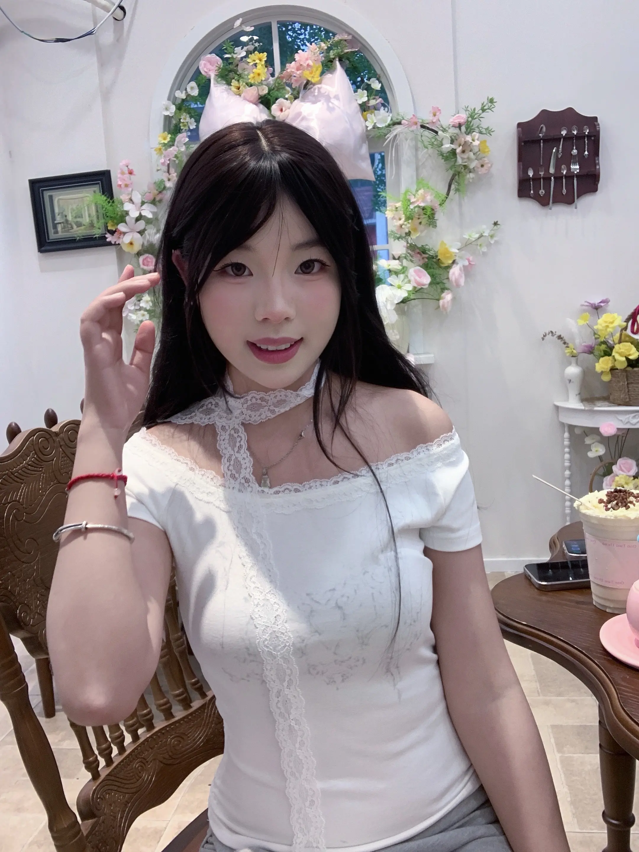 微微一笑。