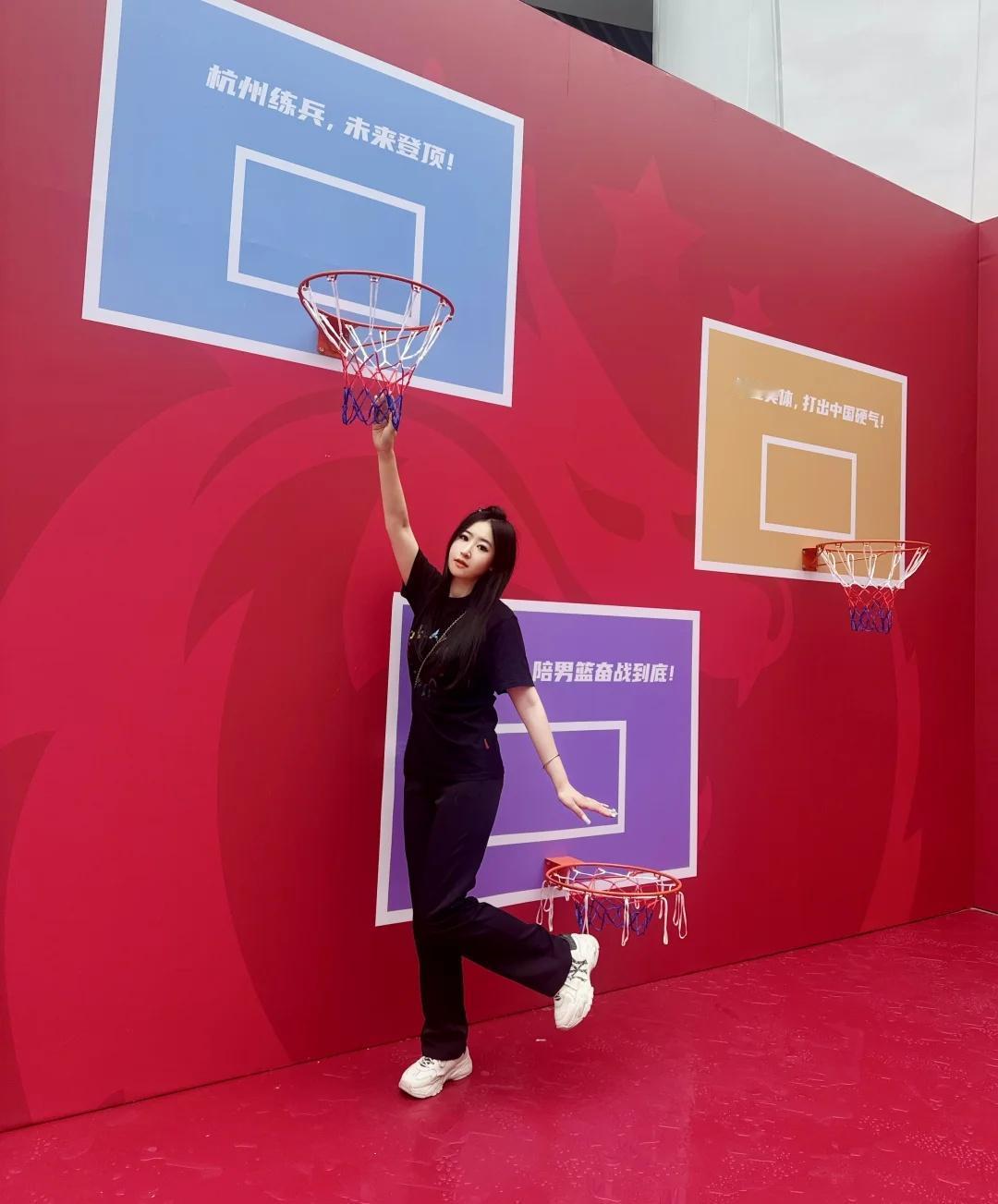 篮球🏀迷速来奥体集合❗️❗️❗️
杭州奥体AT中心，来为中国男篮🏀加油👏助