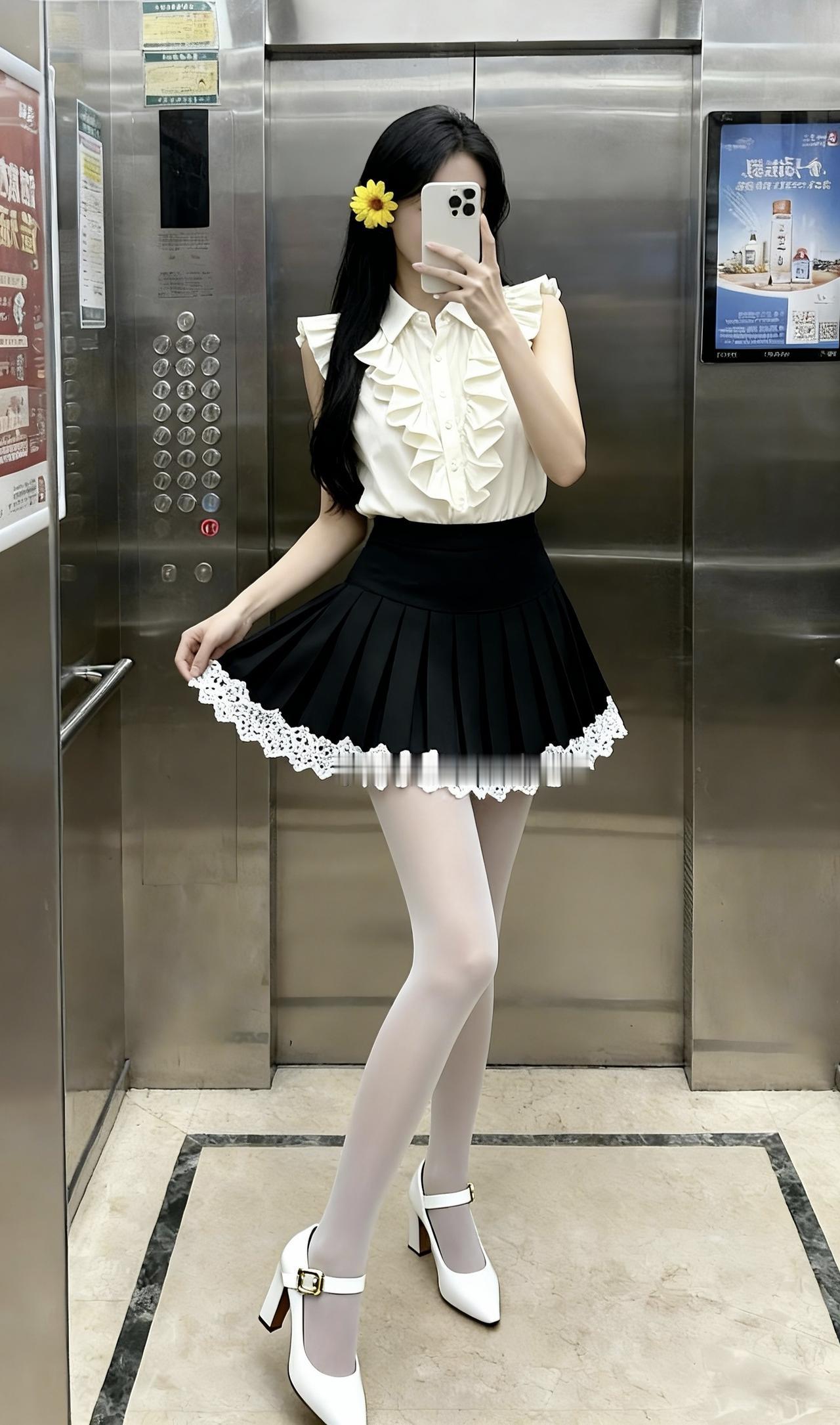 穿的舒服了心情也就美丽了。每日搭配分享👗时尚穿搭 青纯美少女 电梯拍照 小裙子