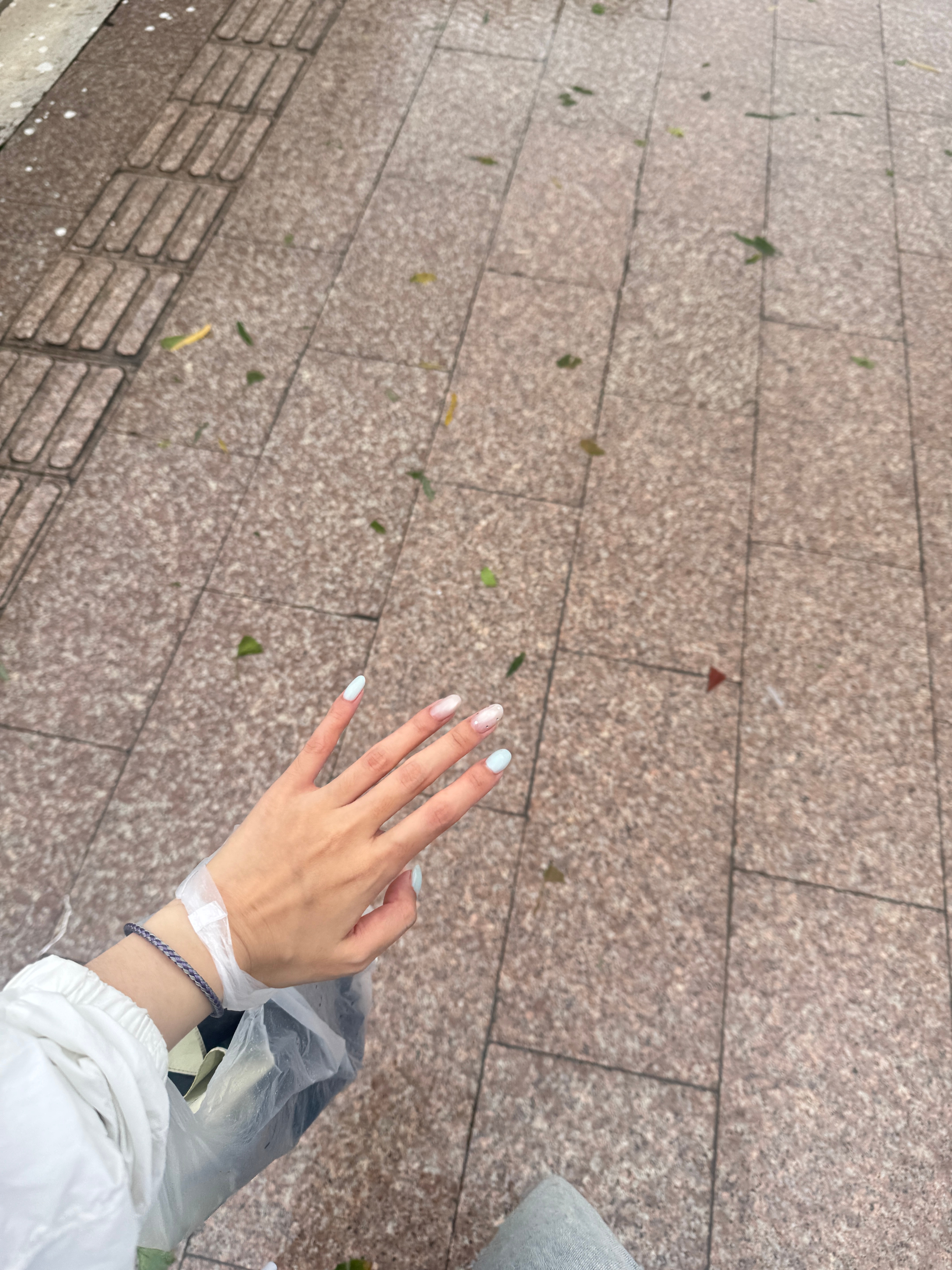 其实这个台风天我跑出去做美甲也是封神了 