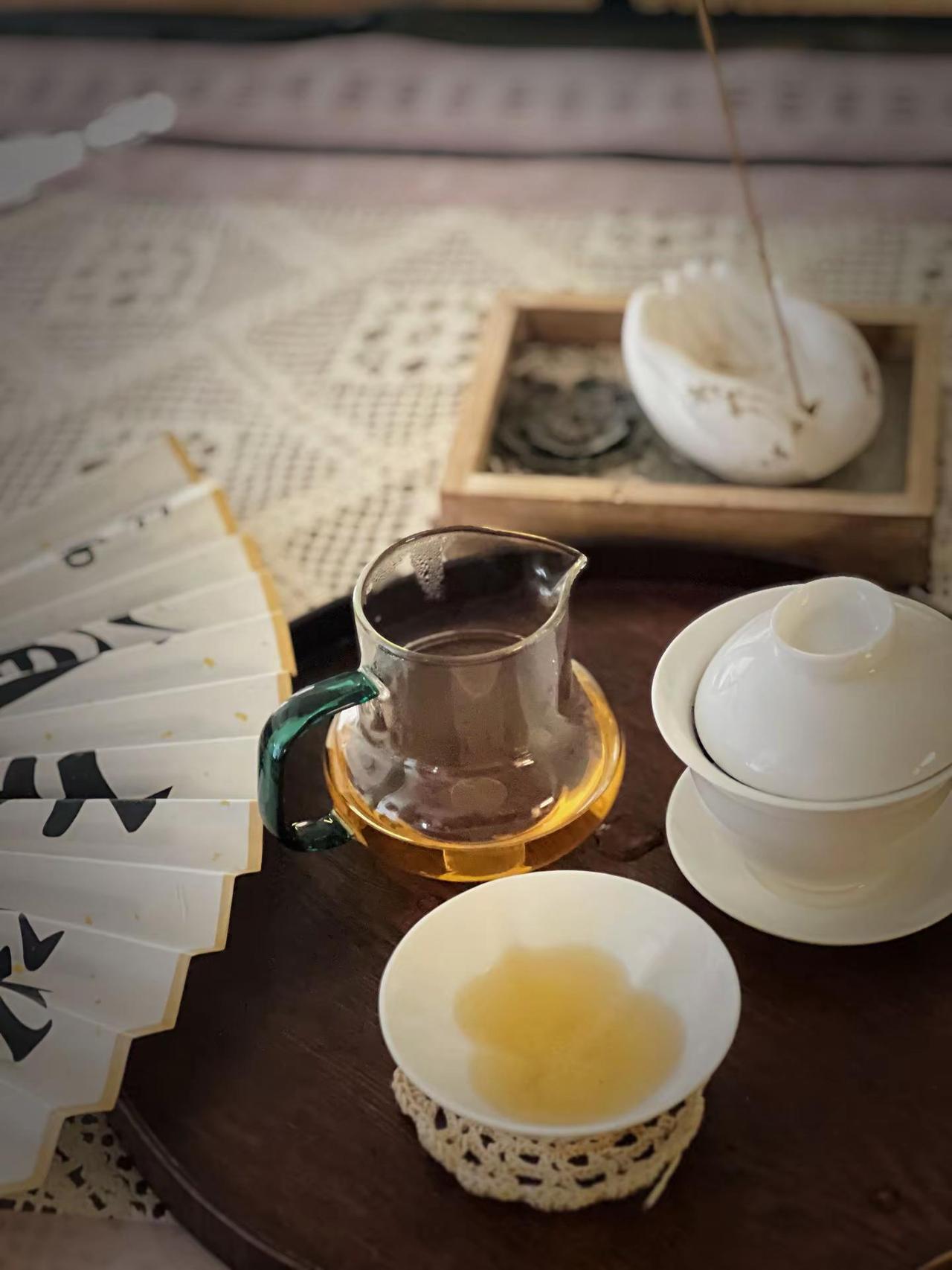 等水开等茶浓。盖碗泡茶 茶生活茶人茶事 茶器带来的愉悦 泡茶没有标准答案