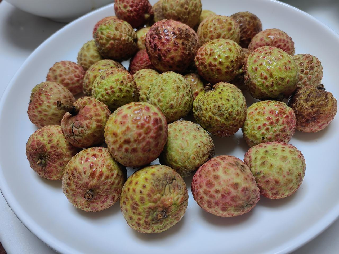 “一骑红尘妃子笑，快递知是荔枝到。”
老窖的朋友从泸州寄了些荔枝到江苏，家里人发