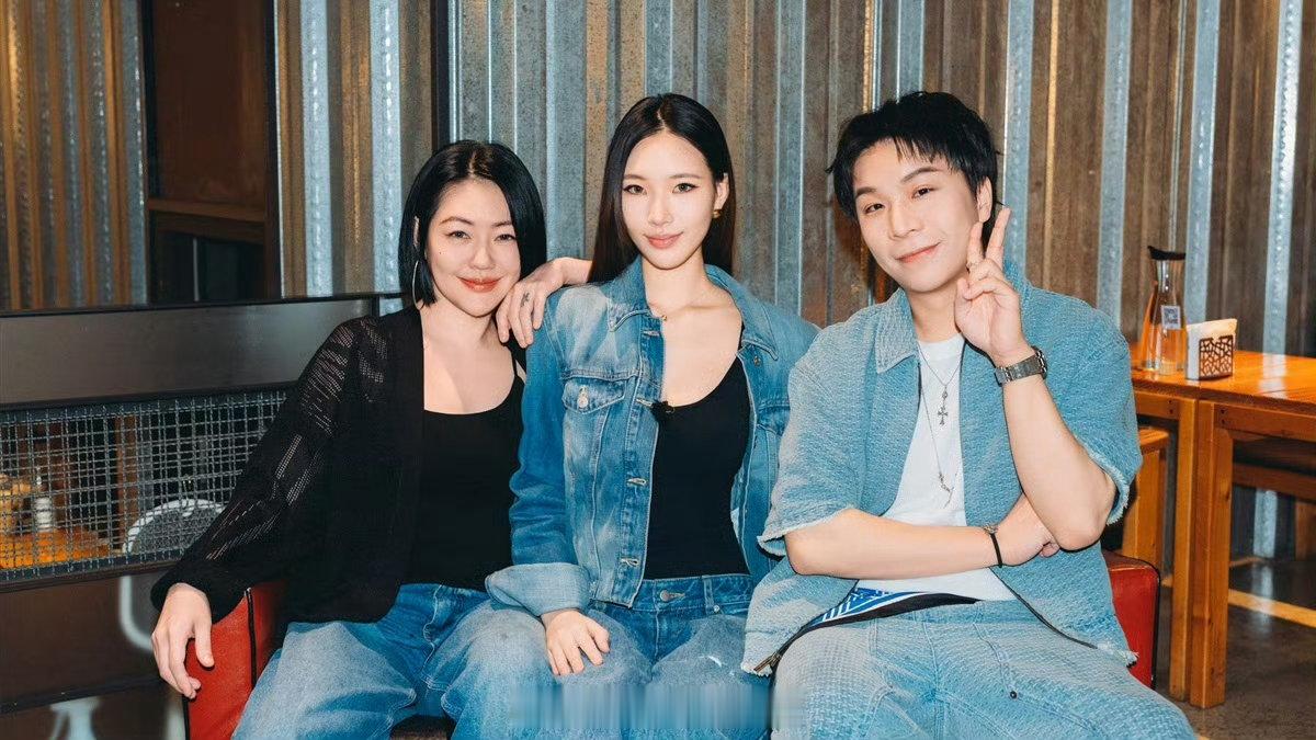 小S和大女儿在小姐不熙娣合体小S和大女儿EIIy将首度在小姐不熙娣合体《小姐不熙